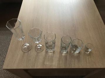 Glasservies met ijsemmer beschikbaar voor biedingen
