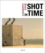 Shot in time, Boeken, Kunst en Cultuur | Fotografie en Design, Ophalen of Verzenden, Nieuw, Fotografie algemeen, DIVERSEN