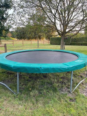 Trampoline 4,2m berg met veiligheidsnet beschikbaar voor biedingen
