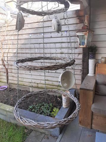 3 laags HANGER of KRANS van rotan wildhanger beschikbaar voor biedingen