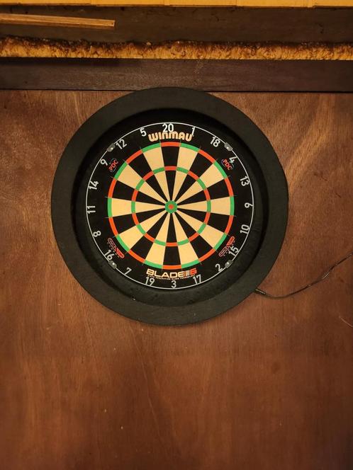 Professionele dartsblok met verlichting. Zo goed als nieuw., Sport en Fitness, Darts, Ophalen