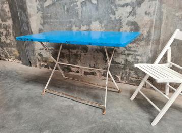 grote partij / lot oude vintage stalen TERRASTAFELS  beschikbaar voor biedingen