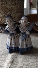 Figurine de fille avec parapluie en bleu de Delft,, Antiquités & Art, Antiquités | Céramique & Poterie, Enlèvement ou Envoi