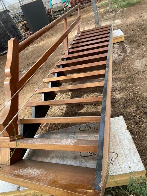 Mooie stevige houten trap met leuning, Doe-het-zelf en Bouw, Ladders en Trappen, Zo goed als nieuw, Trap, Ophalen