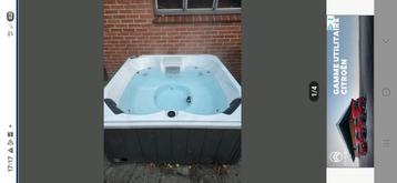 Jacuzzi gratis geleverd  beschikbaar voor biedingen