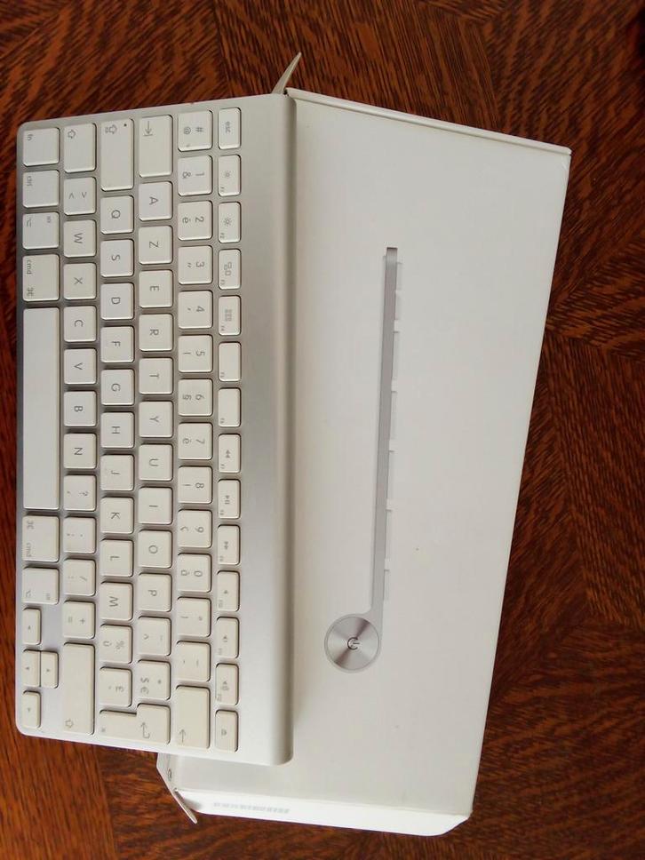 Apple draadloos toetsenbord MC184FN/B, Computers en Software, Toetsenborden, Draadloos, Ophalen