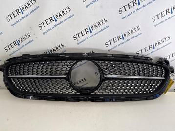 Grille van een Mercedes E-Klasse beschikbaar voor biedingen