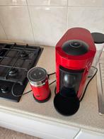 Nespresso vertuo en melkopschuimer, Elektronische apparatuur, Koffiezetapparaten, Ophalen, Gebruikt, Koffiemachine, Koffiepads en cups