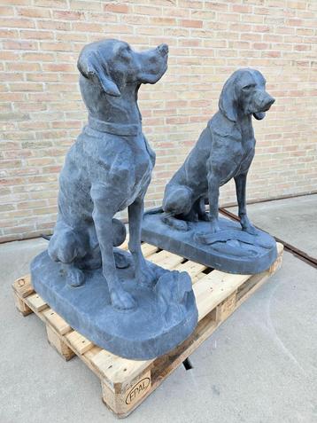 Grootste versie gietijzeren jacht honden aan zeer lage prijs beschikbaar voor biedingen