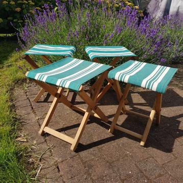 4 vintage houten krukjes opklapbaar beschikbaar voor biedingen