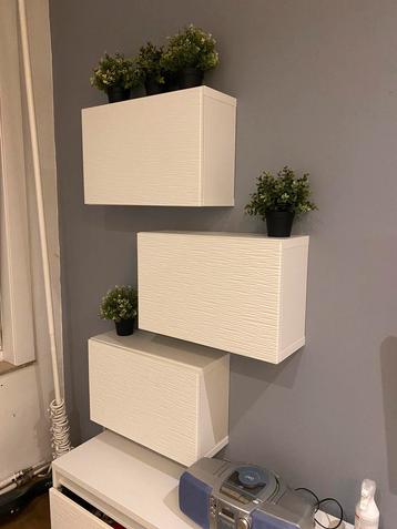 Set van 3 witte IKEA wandkasten 