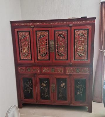 Antieke Chinese kast met prachtige details beschikbaar voor biedingen