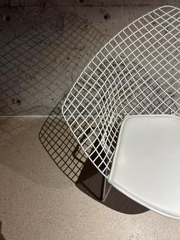 White outdoor knoll Diamond chair  beschikbaar voor biedingen