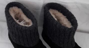 ZWARTE  UGGS  LAARSEN beschikbaar voor biedingen