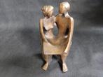 Sculpture : bronze patiné - Couple assis - signée H, Enlèvement ou Envoi