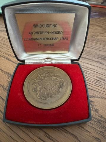 Medaille windsurfen 1981 (107) beschikbaar voor biedingen