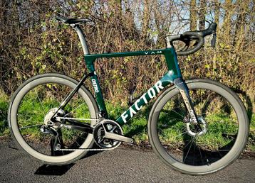 Factor Ostro V.A.M Racing 61 Di2 12s Black INC Carbon Disc  beschikbaar voor biedingen