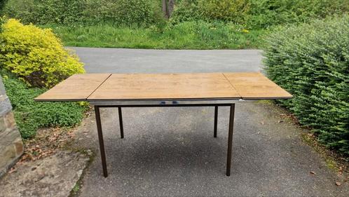 Table de cuisine en bois stratifié avec deux allonges, Huis en Inrichting, Keuken | Bestek, Hout, Ophalen