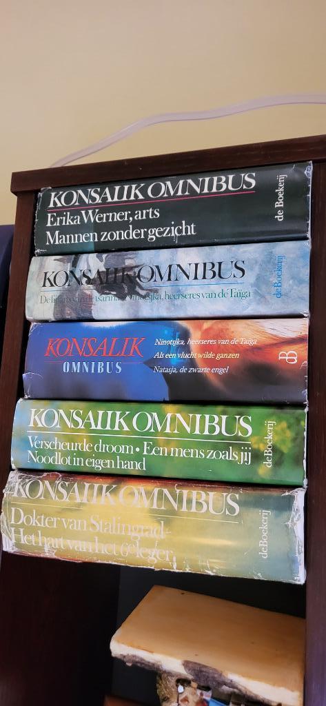 Konsalik omnibussen zie omschrijving, Boeken, Romans, Gelezen, België, Ophalen of Verzenden