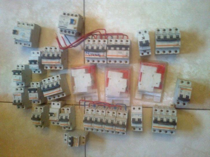 zekeringen en zekeringkast, Doe-het-zelf en Bouw, Elektriciteit en Kabels, Gebruikt, Overige typen, Ophalen