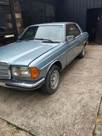 Mercedes oldtimer onderdelen van 123 CE bj  1984 beschikbaar voor biedingen