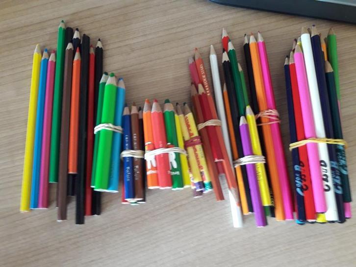 crayons de couleur 3, Hobby & Loisirs créatifs, Dessin, Utilisé, Crayon ou Feutre, Enlèvement ou Envoi