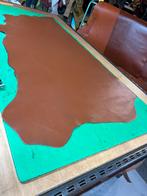 Bruin kelur kalfs halve huid 1.5 mm dik stug en glad A-525, Enlèvement ou Envoi, Comme neuf, Brun