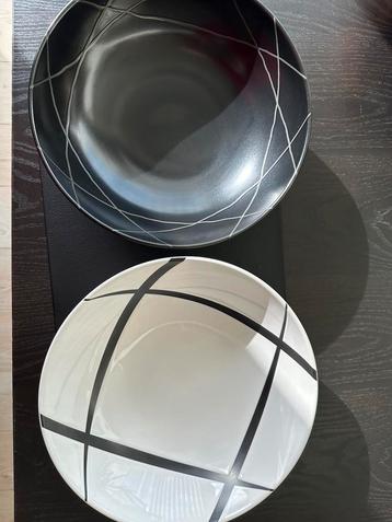 2 saladiers en porcelaine Deshoulières