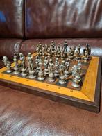 Magnifique jeu d'échecs en bronze, cuivre et planche de bois, Antiquités & Art, Antiquités | Accessoires de maison, Enlèvement ou Envoi