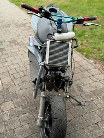 Yamaha aerox 77cc met Nederlands b klasse papieren beschikbaar voor biedingen