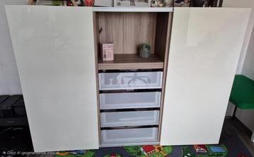 Bureaukast beschikbaar voor biedingen