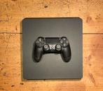 PS4 Slim 1TB (met bakje, HDMI, oplaadkabel), Games en Spelcomputers, Spelcomputers | Sony PlayStation 4, Ophalen of Verzenden