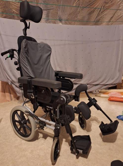 Verzorgingsrolstoel / kantelstoel Rea Azalea, Diversen, Rolstoelen, Zo goed als nieuw, Handbewogen rolstoel, Ophalen