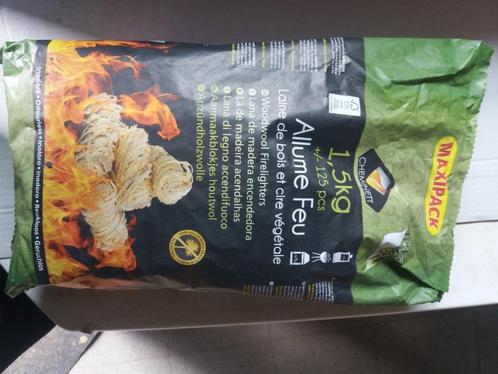 extra grote zak 1.5kg aanmaak houtwollen blokjes +-125stuks, Tuin en Terras, Brandhout, Ophalen of Verzenden