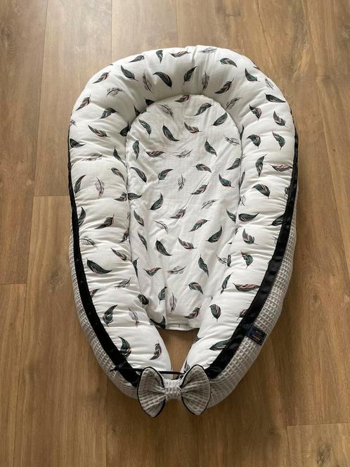 Babynestje met strik - Iniminibaby, Kinderen en Baby's, Babymode-accessoires, Zo goed als nieuw, Ophalen