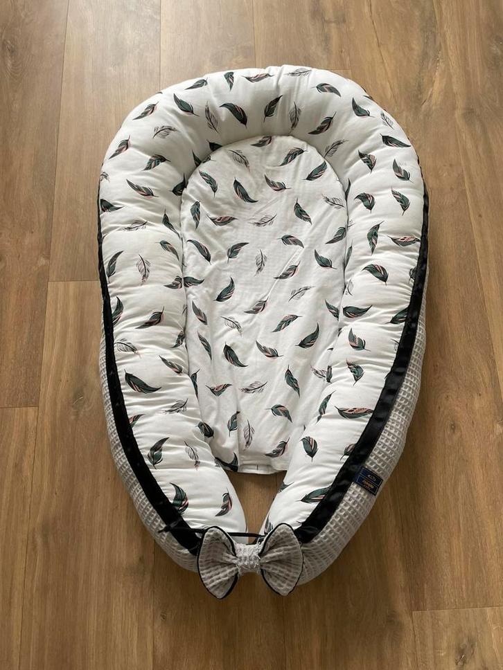 Babynestje met strik - Iniminibaby, Kinderen en Baby's, Babymode-accessoires, Zo goed als nieuw, Ophalen