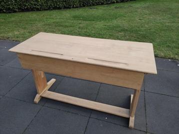 Houten schoolbank Vintage beschikbaar voor biedingen