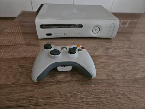 Xbox 360 met kabels, 1 controller en 6 games, Games en Spelcomputers, Spelcomputers | Xbox 360, Gebruikt, Met 1 controller, Met games