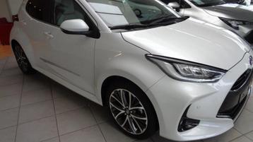 Toyota Yaris ELEGANT HYBRIDE (bj 2023, automaat), Auto's, Automaat, Gebruikt, Euro 6, 450 kg