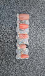 23 Handmade Press On Nails, Beige, Ophalen of Verzenden, Zo goed als nieuw, Accessoires