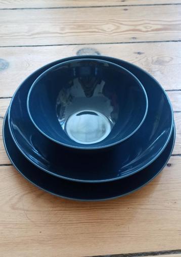 Lot Assiettes et bol Ikea bleu foncé beschikbaar voor biedingen