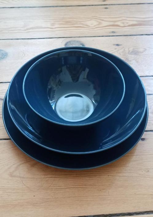 Lot Assiettes et bol Ikea bleu foncé, Huis en Inrichting, Keuken | Servies, Gebruikt, Bord(en), Effen, Overige materialen, Ophalen
