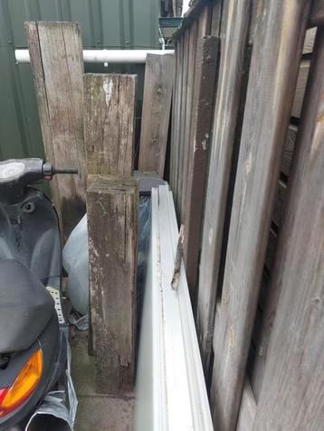 3 stukken eiken balken beschikbaar voor biedingen