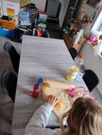 Eettafel zonder stoelen, Zakelijke goederen, Exploitaties en Overnames