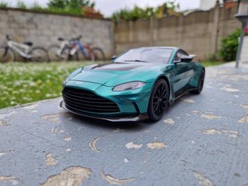 ASTON MARTIN V12 Vantage - Echelle 1/18 - PRIX : 129€ beschikbaar voor biedingen