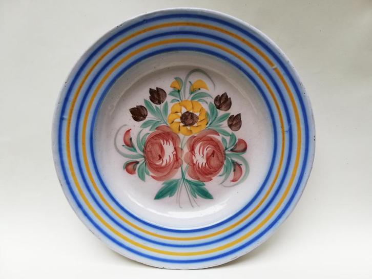 Mooie antiek bord in keramiek - decor van bloemen - 19de E, Antiek en Kunst, Antiek | Keramiek en Aardewerk, Ophalen