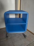 Leuke retro blauw nachtkastje kast op wielen ikea design, Huis en Inrichting, Ophalen, Gebruikt, Kunststof