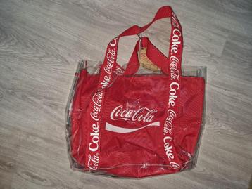 2 zakjes in 1 Coca Cola beschikbaar voor biedingen