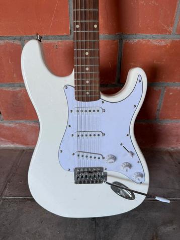 Witte Fazley gitaar beschikbaar voor biedingen