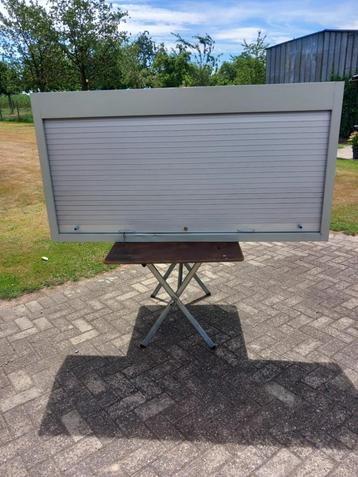 Gereedschap kast. beschikbaar voor biedingen